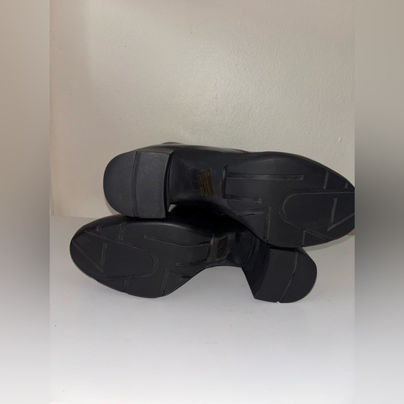 Black Heeled Boots with Glossy Patent Finish - Picture 3 of 9